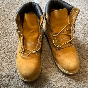 Boy size 6 timberlands